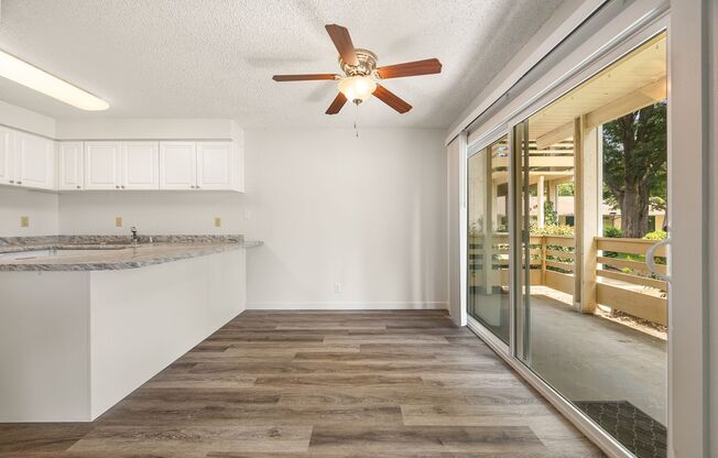 2 beds, 1 bath, 905 sqft, $1,470, Unit 18