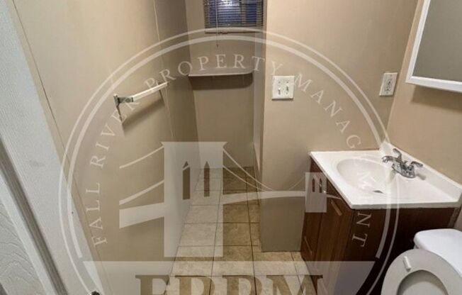 1 bed, 1 bath, $1,000, Unit 1NW