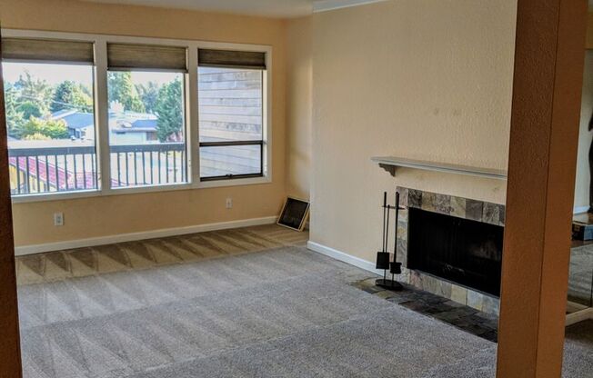Top Floor 2 Bedroom 2 Bath Juanita Kirkland Condo