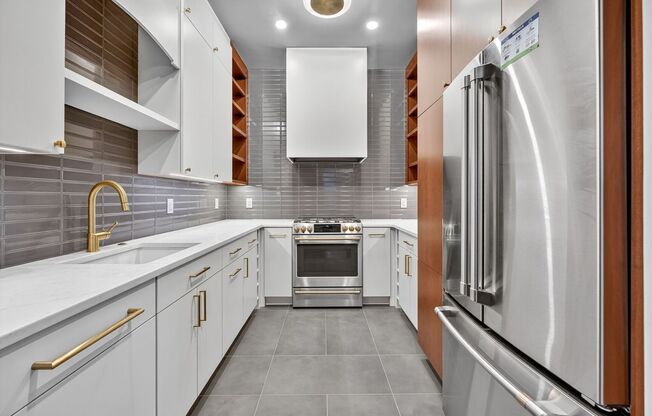 Available Now! High End 2 Bed 2 Bath in Luxury Building with Pool, Gym, Parking