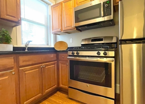 Studio, 1 bath, 420 sqft, $2,250, Unit 39