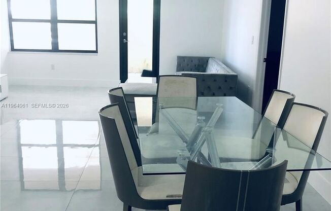 2 beds, 3 baths, $4,700, Unit # 209