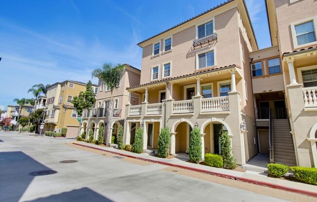 4 Bedroom Townhome in the Promenade at Spectrum Community