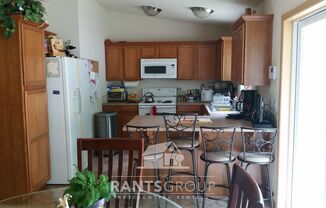 2 beds, 1 bath, $2,000