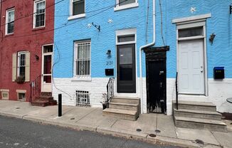 Charming Three Story Row Home for Rent in Rittenhouse!!!