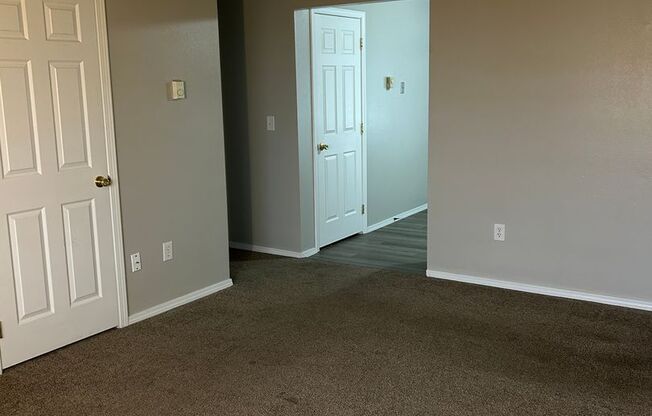 2 beds, 1 bath, $1,200, Unit 05