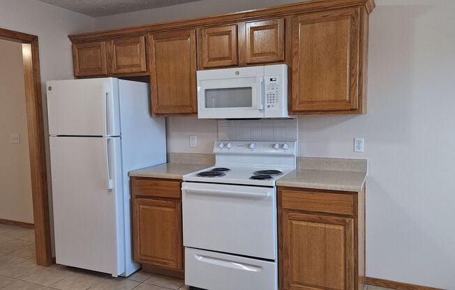 3 beds, 2 baths, $1,595