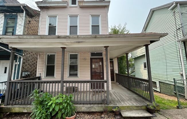 Large 2 Bedroom 1 Bath in MT Washington