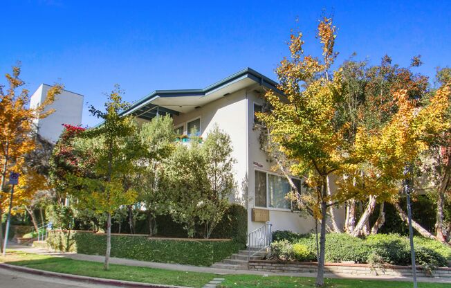 1975 S. Beverly Glen, near Rancho Park!