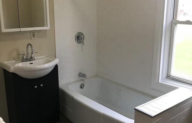 Awesome 3 Bedroom 1 bath duplex!