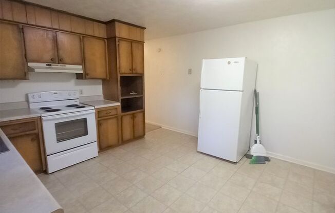 2 beds, 1 bath, 903 sqft, $1,170, Unit K-12