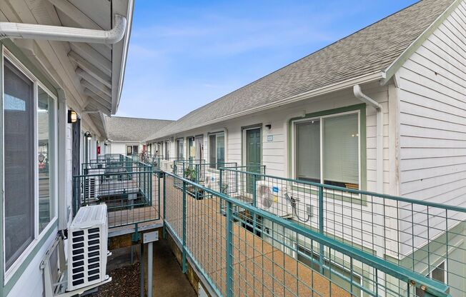 2 beds, 1 bath, 700 sqft, $1,200, Unit 221