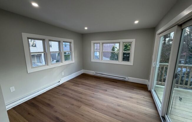 2 beds, 1 bath, 574 sqft, $2,200, Unit 74 6th St - Apt 2