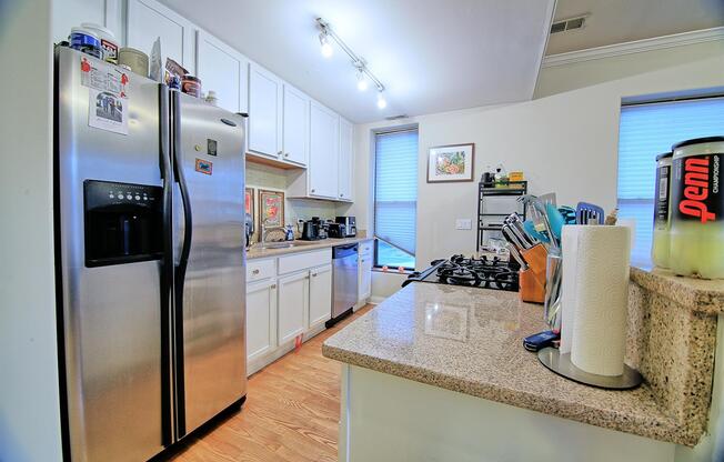 815 817 W ADDISON