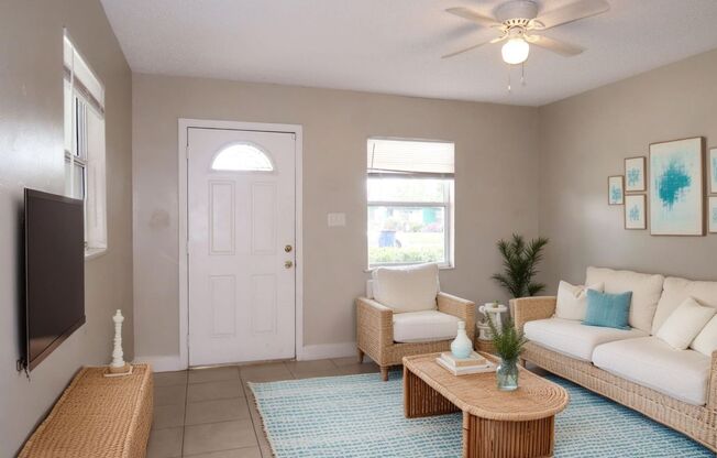 Move-In Ready 2 Bedroom, 1 Bathroom Home in West Tampa!