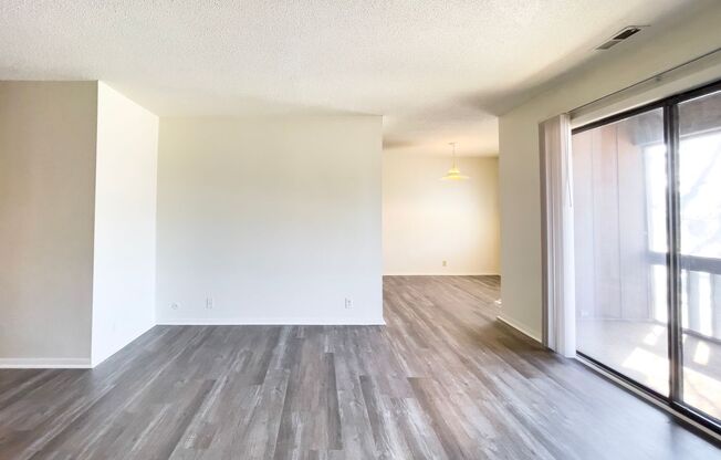 2 beds, 1 bath, 907 sqft, $895, Unit 1F