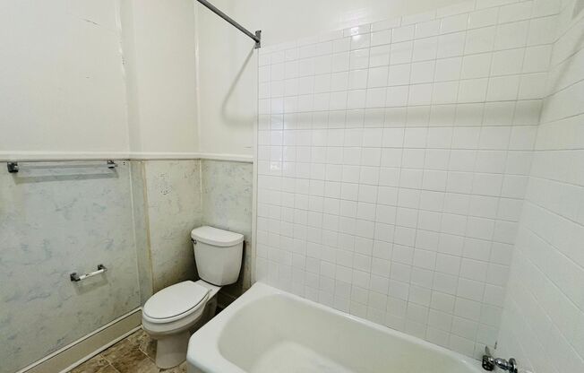 2 beds, 1 bath, $975, Unit 3