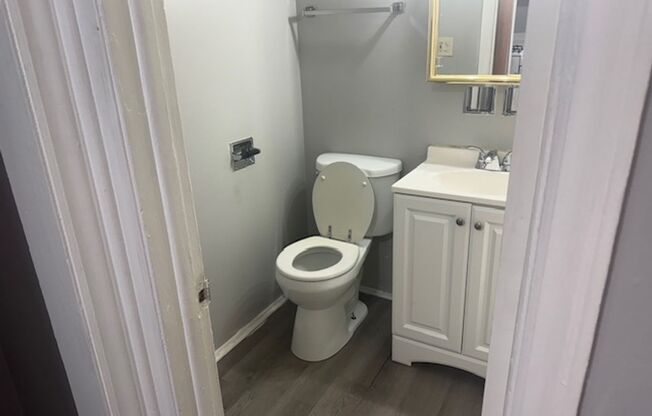 "Home Sweet Home on Knox in Oak Forest:  Where Comfort Meets Community"
