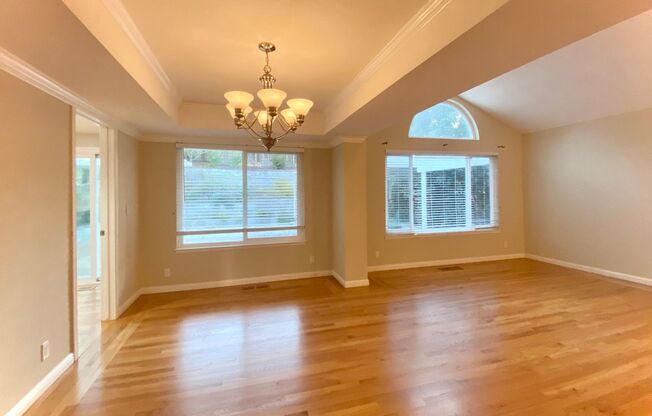 Gorgeous 4-bedroom Home Located in Cameron Hills Neighborhood of Fremont!