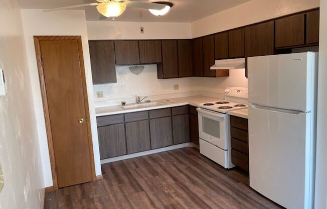 August Management presents the Colonial Apartments in New Holstein