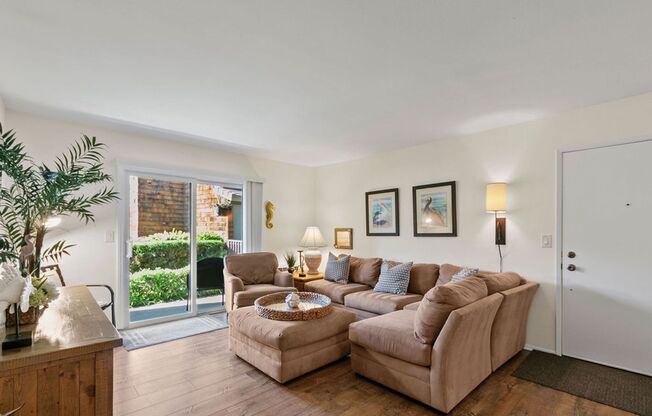 Furnished Ground-Level Beach Condo!