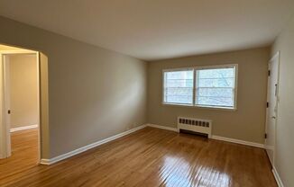 Cozy 1BR in Riverwest $895 – Heat Included | Hardwood Floors | Storage + Laundry