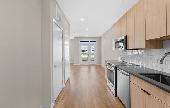 Studio, 1 bath, 548 sqft, $1,820, Unit 403