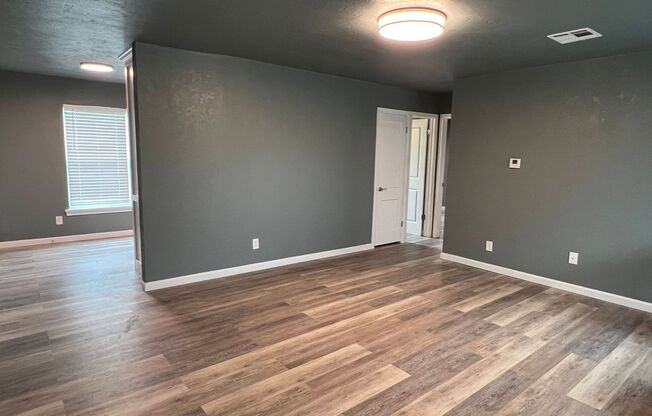 Updated (2) Bedroom within walking distance to Norman North!