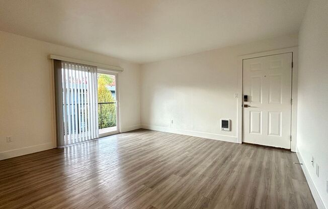 2 beds, 1 bath, 700 sqft, $1,465, Unit 34