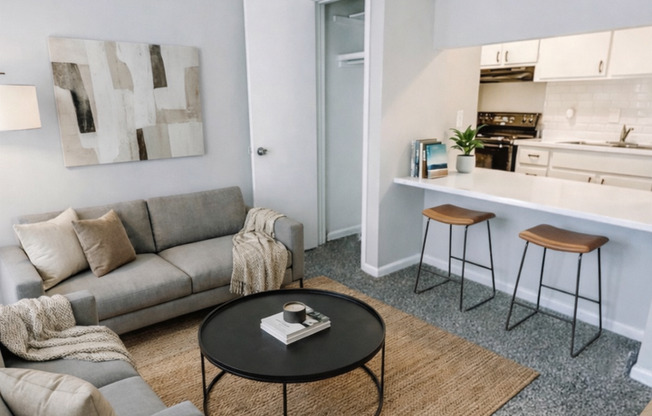 1 bed, 1 bath, 672 sqft, $1,100, Unit 2010-02