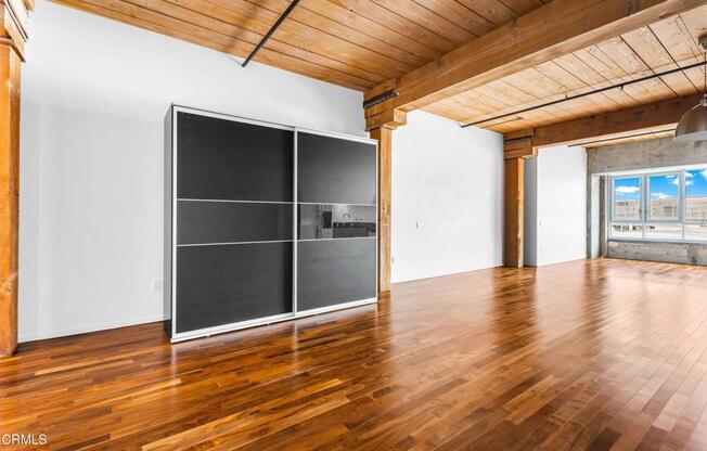 1 bed, 1 bath, 950 sqft, $3,600, Unit 325