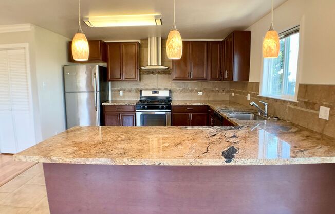 Updated TOP FLOOR 2BR/2BA FLAT! IN-UNIT LAUNDRY! DISHWASHER!