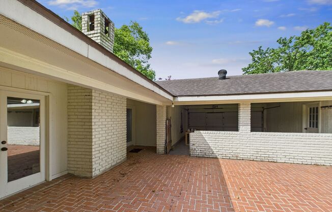 Beautiful 3 Bed, 2 Bath Home with Mother-In-Law Suite – Tons of Natural Light!