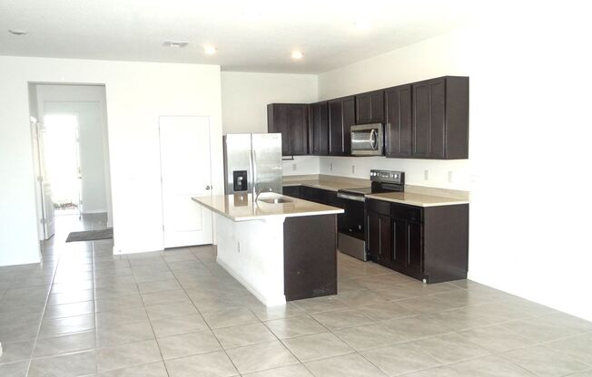 Gorgeous 3bed /2.5 bath townhome