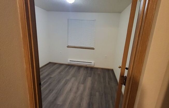 2 beds, 1 bath, 700 sqft, $1,325, Unit Unit 26