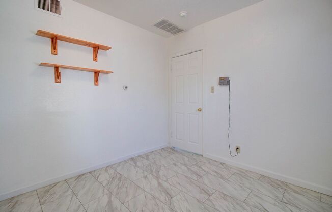 2 beds, 1 bath, $1,200, Unit UNIT 22