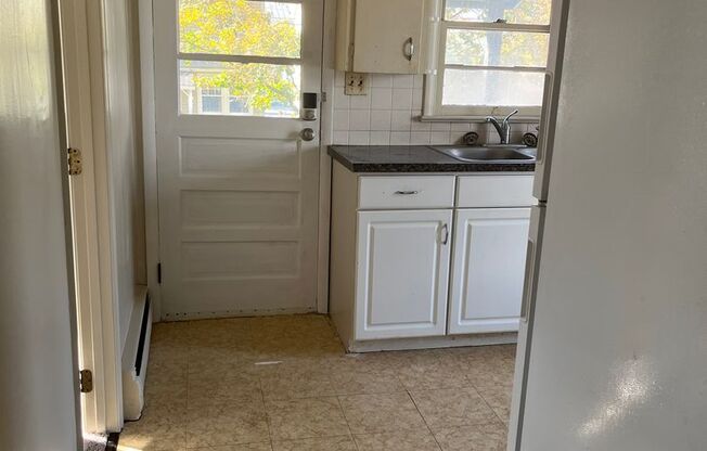 4 beds, 1 bath, $1,000