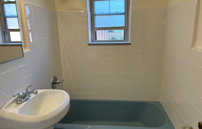 2 beds, 1 bath, $1,750, Unit 309C