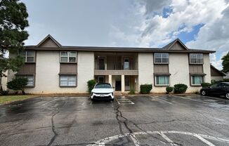3-bedroom, 2-bathroom condo in Norman with central heat and air and washer and dryer provided