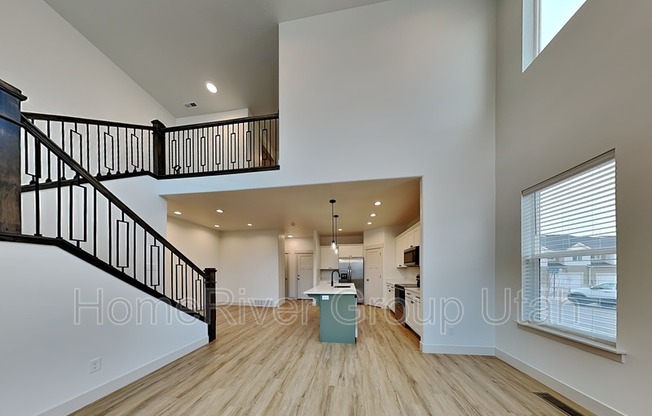 4586 W WATCHMEN WAY