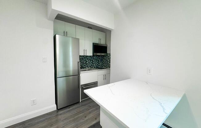 Studio, 1 bath, 300 sqft, $3,400, Unit 4-C