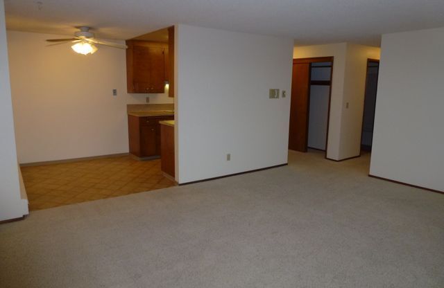 2 beds, 1 bath, 860 sqft, $2,095