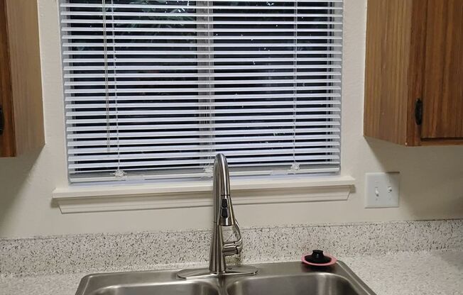 2 beds, 1 bath, 840 sqft, $1,250, Unit 257-664