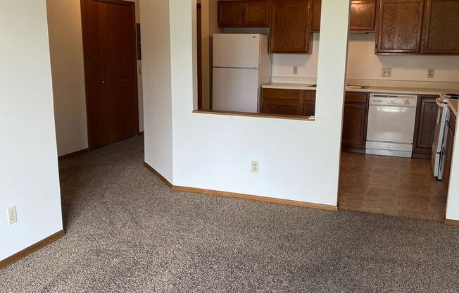 2 beds, 1 bath, 868 sqft, $770