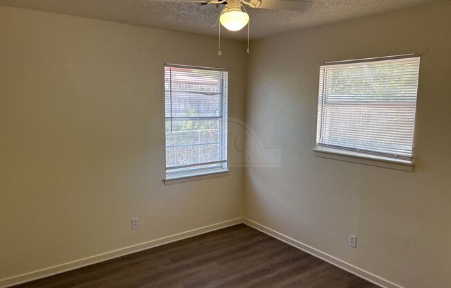 3 beds, 1 bath, $1,025