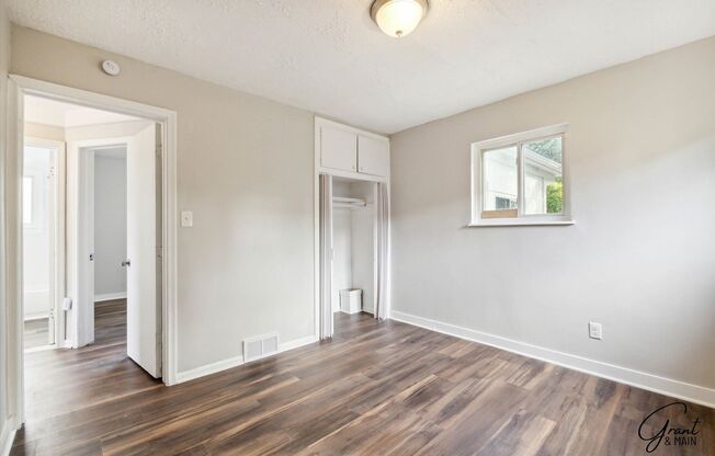 2 beds, 1 bath, $1,200, Unit 15472