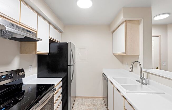 2 beds, 2 baths, 980 sqft, $2,300, Unit SR307