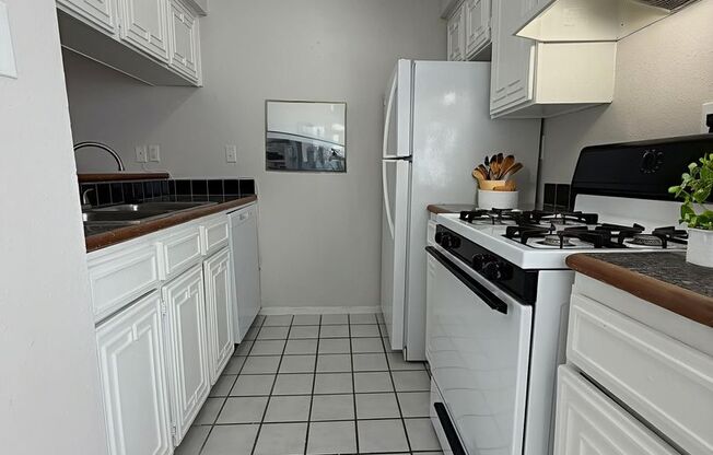 2 beds, 2 baths, 940 sqft, $1,475, Unit OCR-219