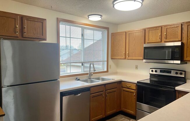 Updated 3 bedroom, 2 bath Townhome located in South Fargo !!