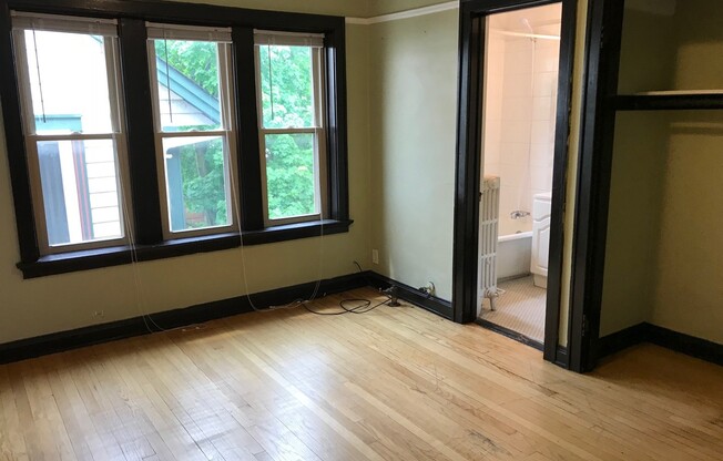 Studio, 1 bath, $825, Unit 34